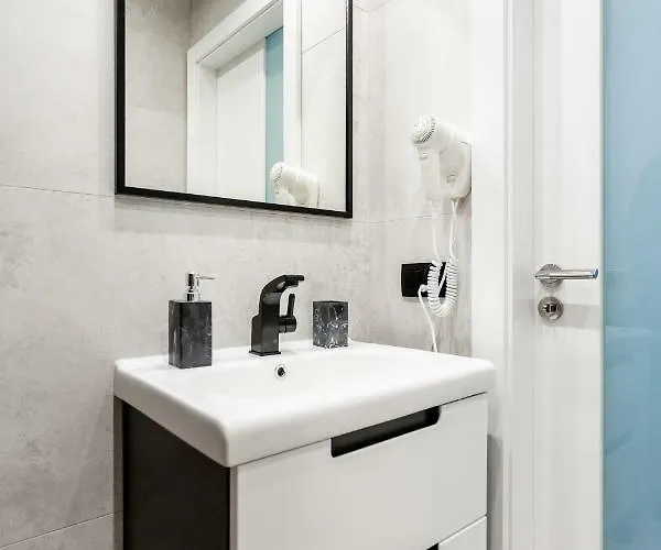 Luxury With Large Terrace Apartment *